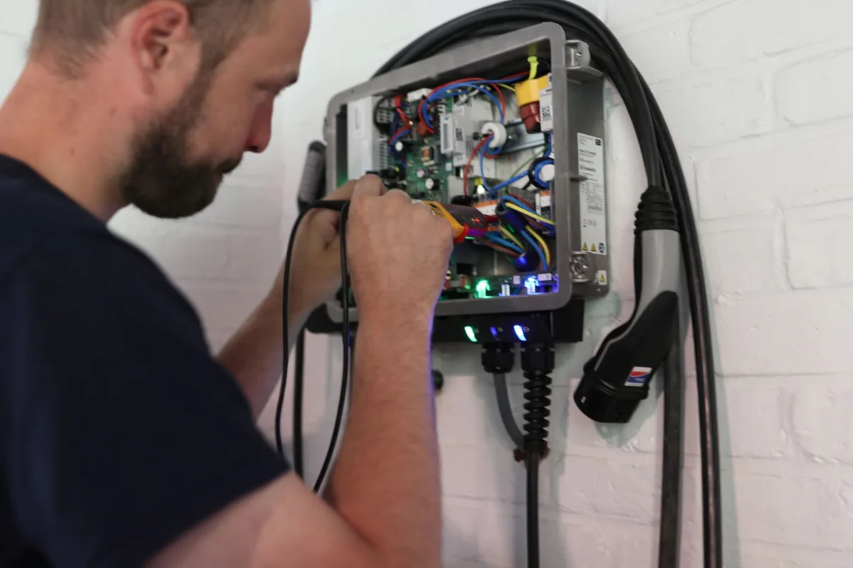 Raccordement d'une borne de recharge pour voiture électrique